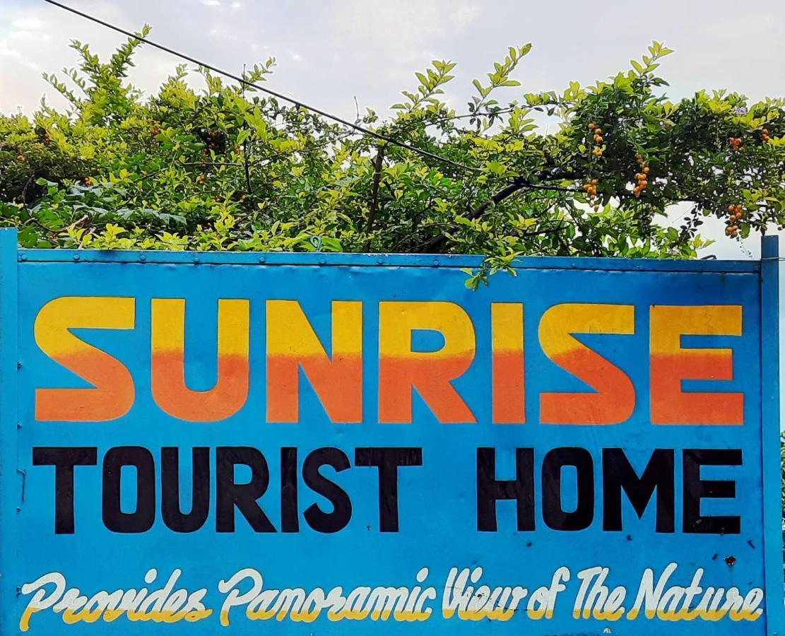 دارامشالا Sunrise Tourist Home المظهر الخارجي الصورة