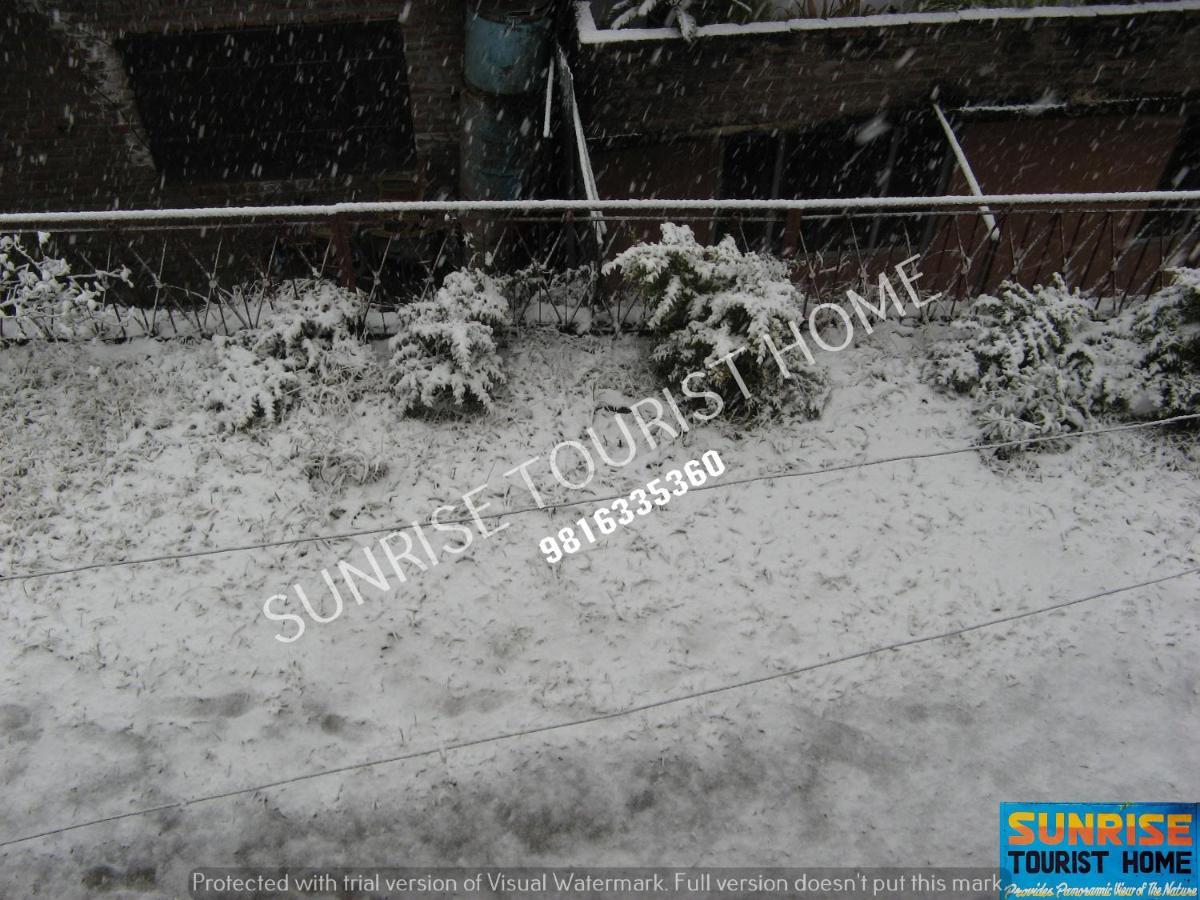 دارامشالا Sunrise Tourist Home المظهر الخارجي الصورة