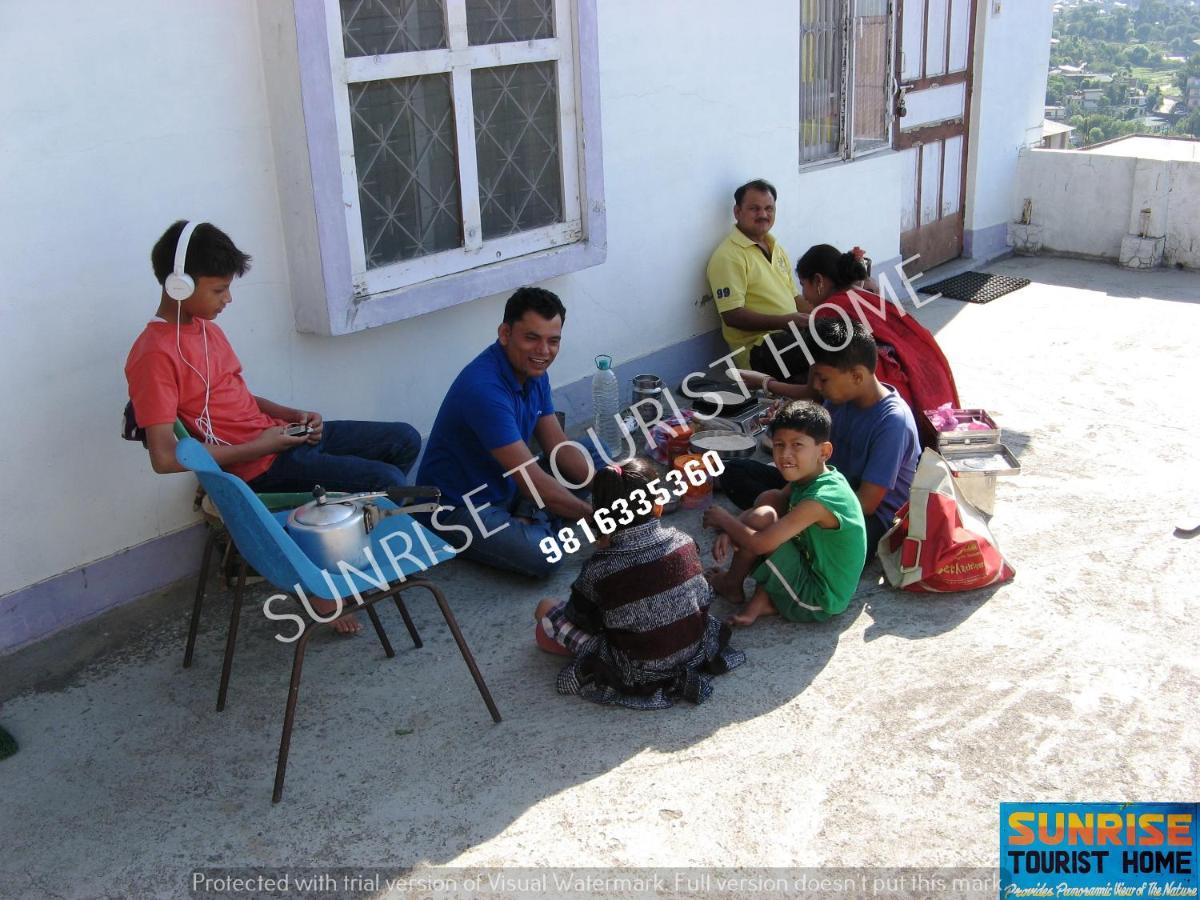 دارامشالا Sunrise Tourist Home المظهر الخارجي الصورة